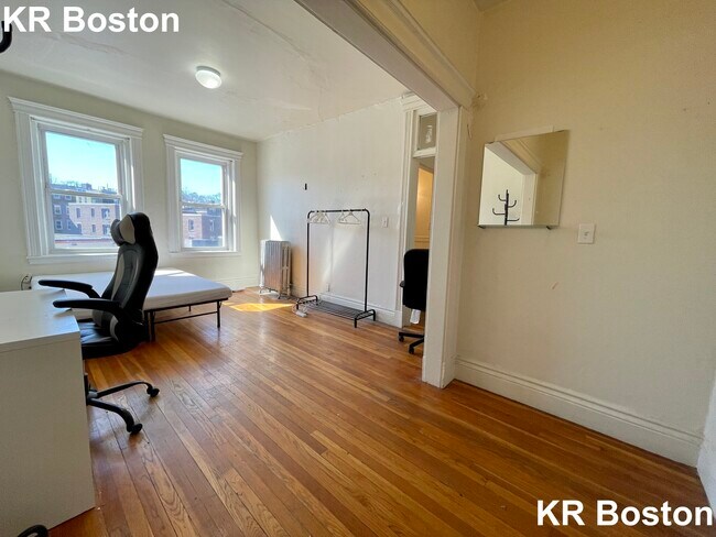 Building Photo - 5 Walbridge St