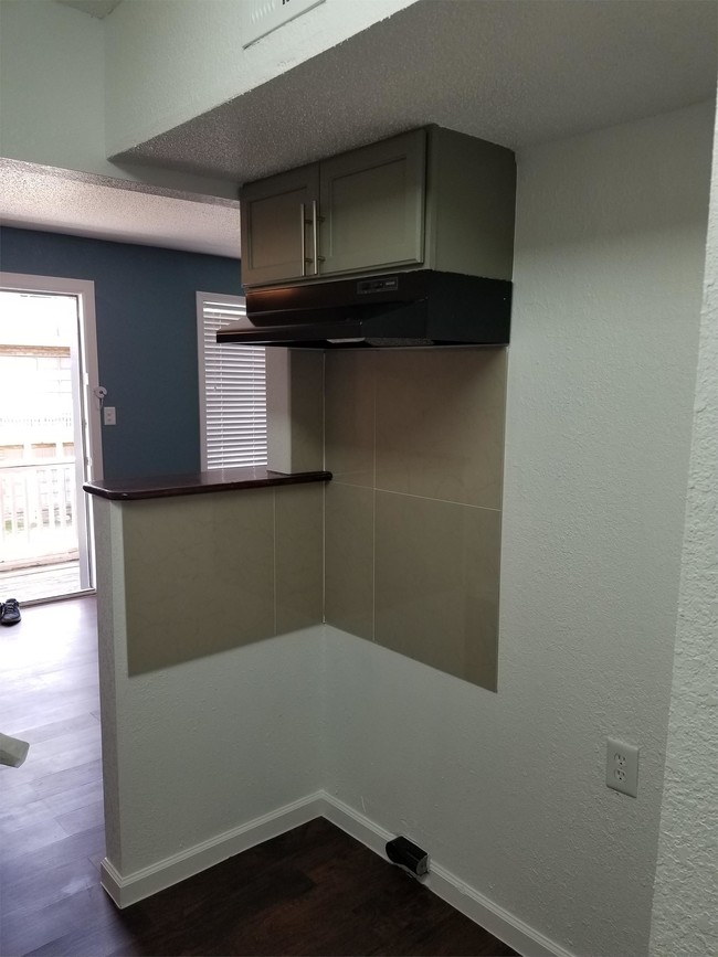 Building Photo - 6110 Glenmont Dr