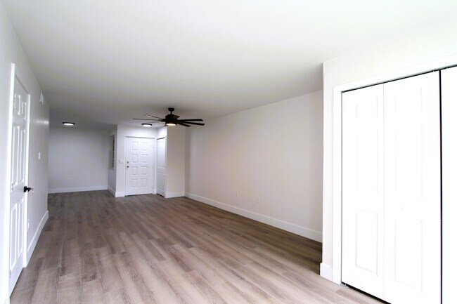 Building Photo - 2890 N Oakland Forest Dr