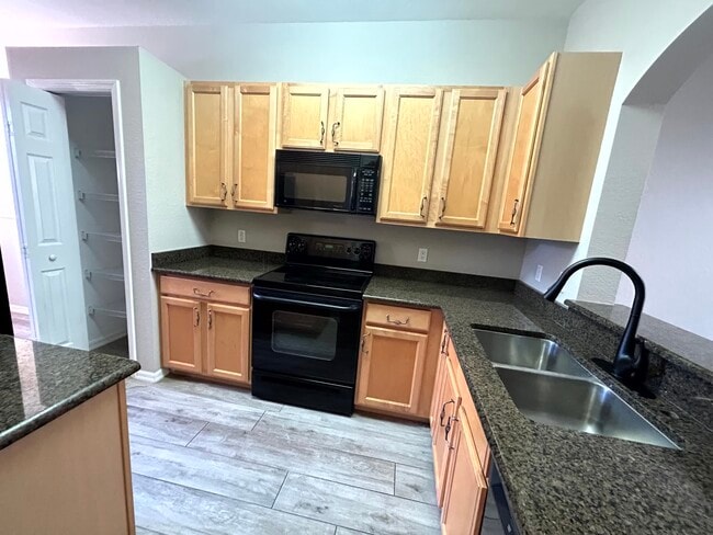 Building Photo - 7871 Lake Sawgrass Loop