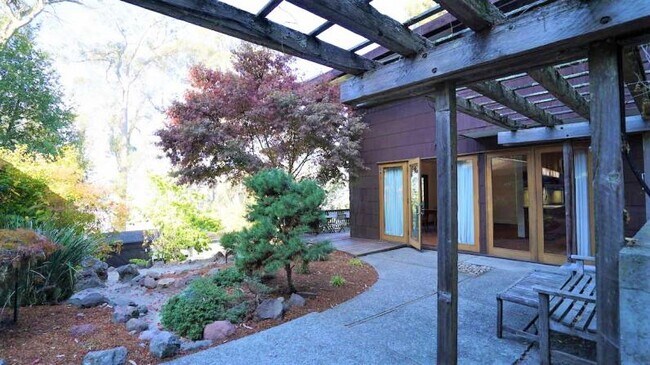 Building Photo - 3BD, 2BA Claremont Stunner