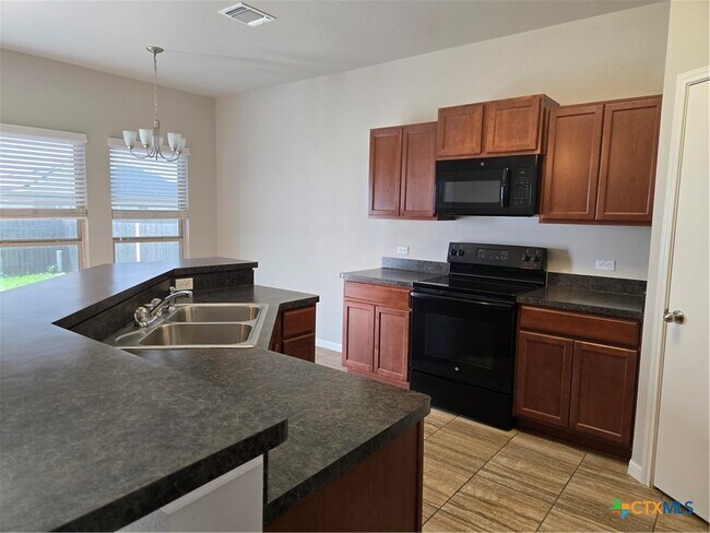 Foto del edificio - 1214 Jamestown Dr