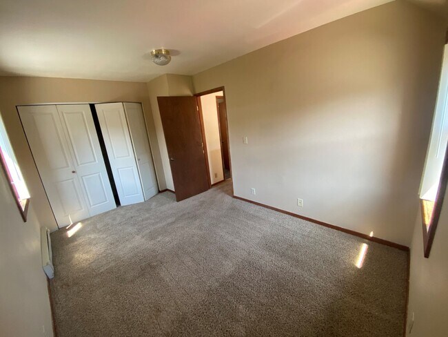 Foto del edificio - $1995/mo Adorable 2-Story Home Close to Campus!