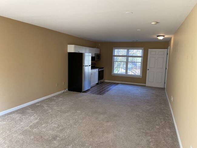 Building Photo - 604 Stoney Creek Rd