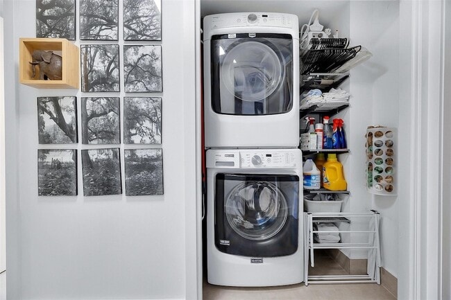 Photo - 3611 Oaks Clubhouse Drive Unit 203