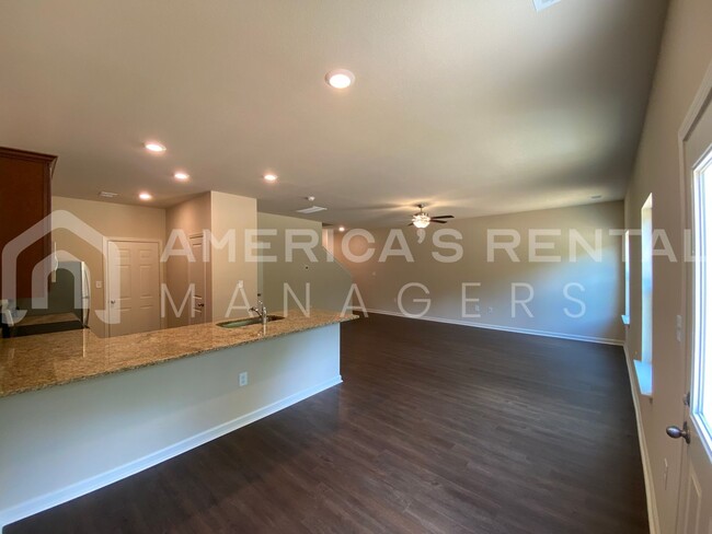 Foto del edificio - Home for Rent in Springville, AL! Availabl...