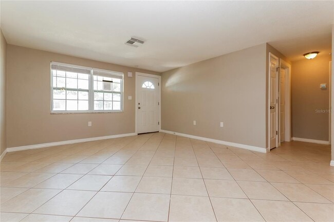 Building Photo - 3208 Primrose Dr