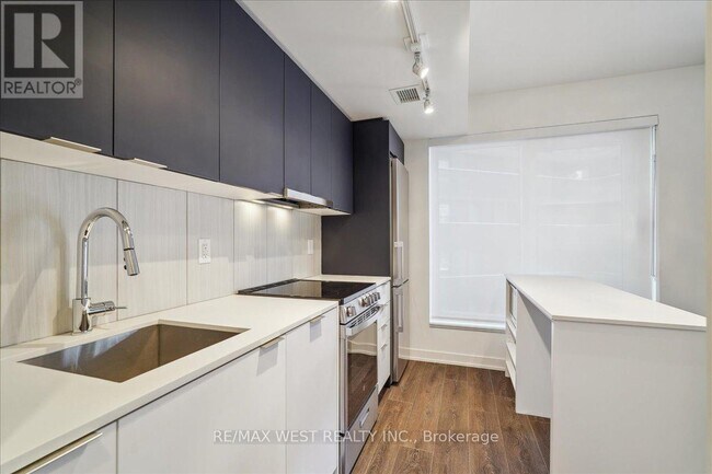 Building Photo - 8 Tippett Rd