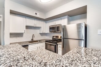 Building Photo - 6499 Bermuda Dunes Dr