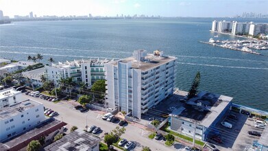 Building Photo - 2016 Bay Dr E