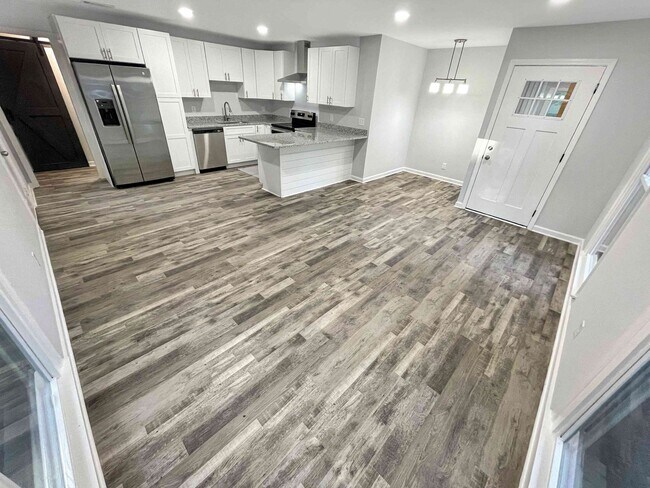 Foto del edificio - Renovated 2BR / 2BA Duplex
