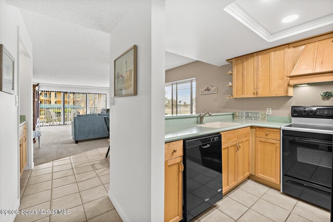 Building Photo - 8494 Ridgewood Ave