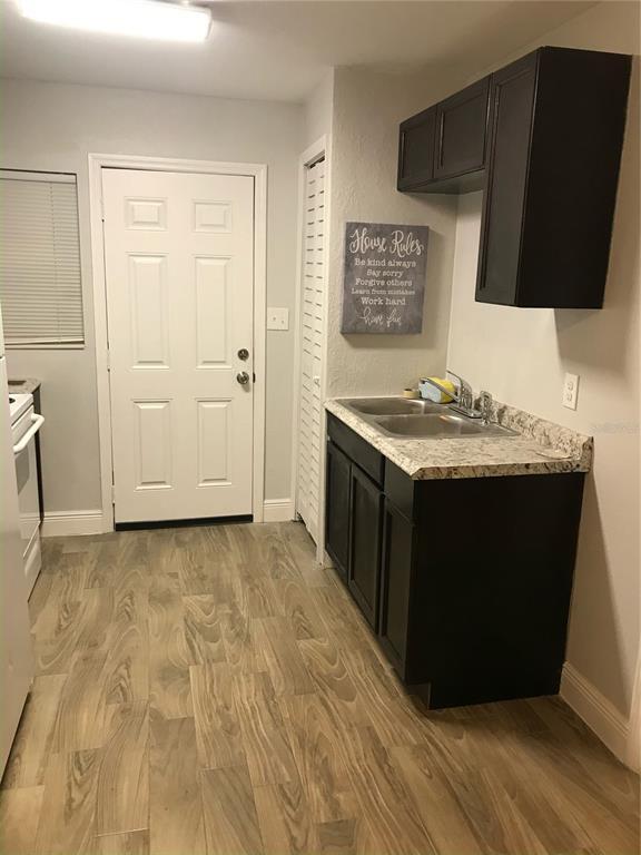 Foto del edificio - 224 E St