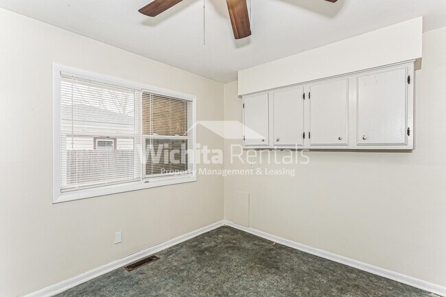 Foto del edificio - 2 bedroom 1 bath duplex