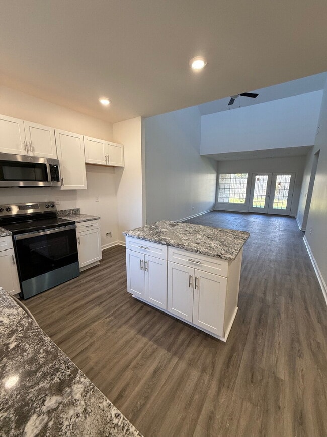 Foto del edificio - Brand New Luxury 3 Bedroom 2 Bath Condo in Jonesboro!