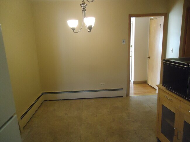 Large Kitchen Dinning Area - 4950 Greenwood St
