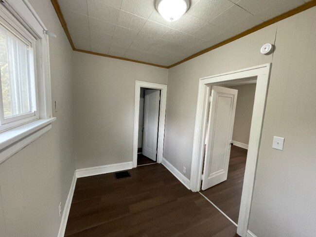 Building Photo - 6553 Newman Ave