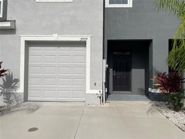 Building Photo - 2929 Suncoast Plains Dr