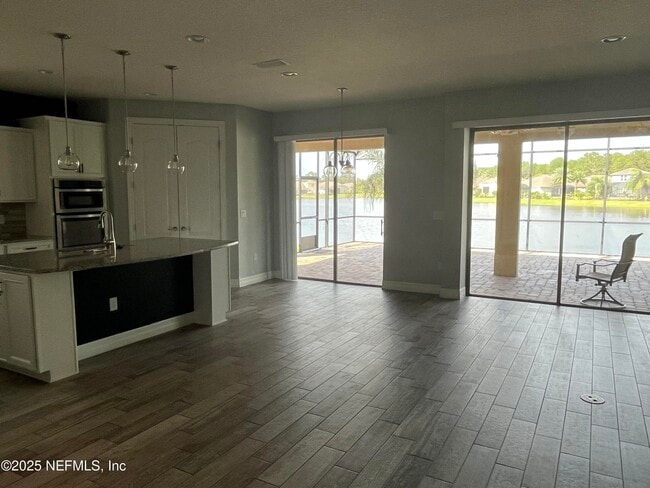 Building Photo - 538 Los Caminos Street