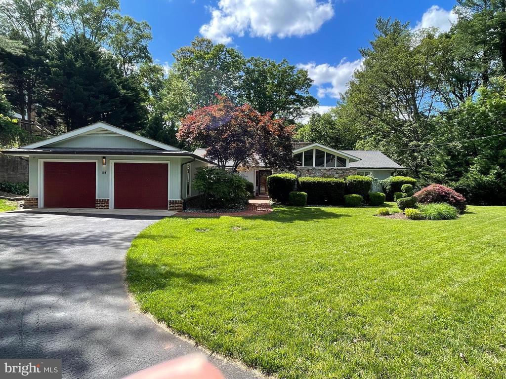Foto principal - 108 Oak Ridge Ln