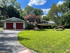 Building Photo - 108 Oak Ridge Ln