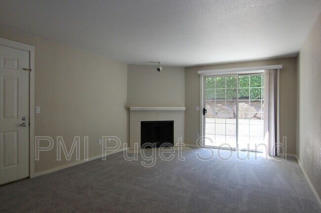 Building Photo - 820 3rd Ave