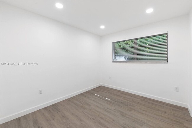 Building Photo - 945 NE 176th St