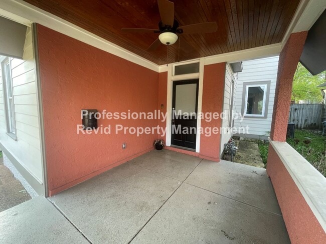 Building Photo - 4 Bedroom 2 Bath Home in Midtown!