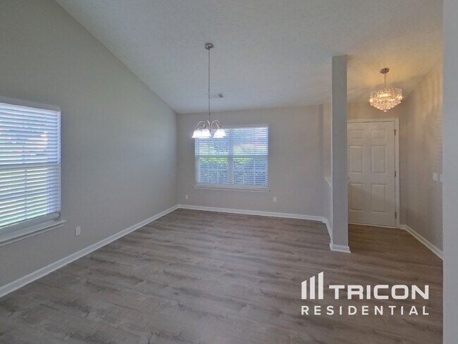 Building Photo - 1631 Royal Ives Dr SE