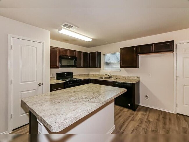 Foto del edificio - 17022 Lacey Bell Ln