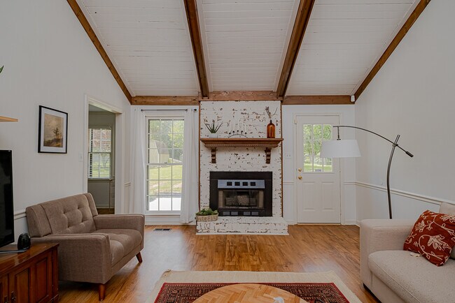 Foto del edificio - 103 Carnette Dr