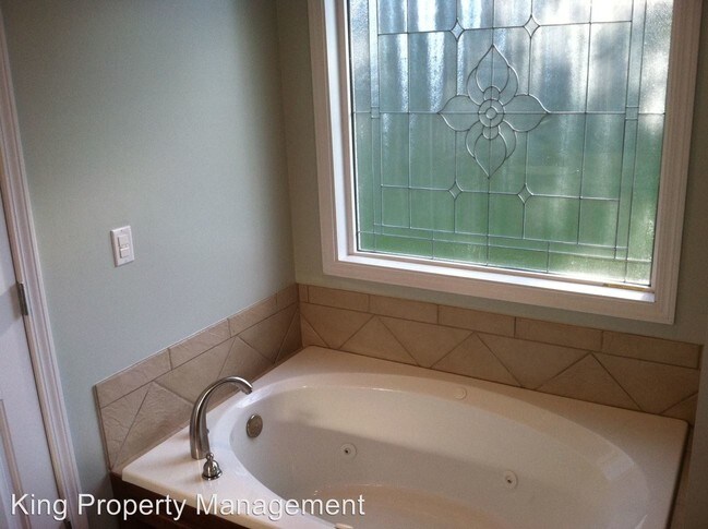 Building Photo - 3 br, 2 bath House - 184 Ridge Crest