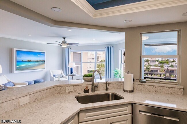 Foto del edificio - 900 Collier Ct