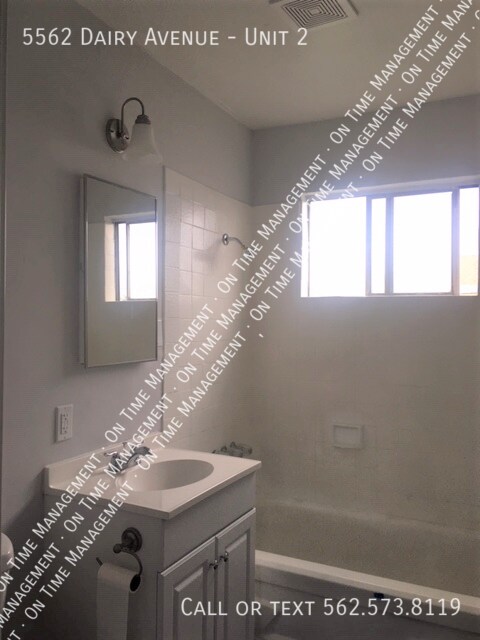 Building Photo - Upper 2 Bedroom, 1 Bath remodeled unit