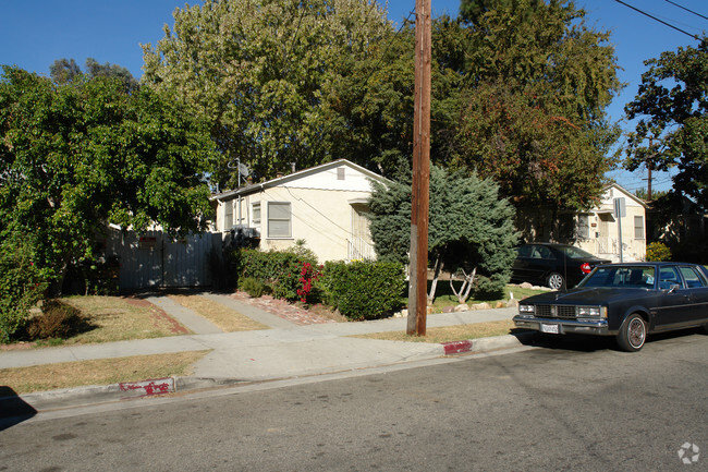 Building Photo - 1009-1013 E Acacia Ave