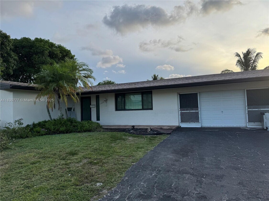 Foto principal - 1110 NW 86th Terrace