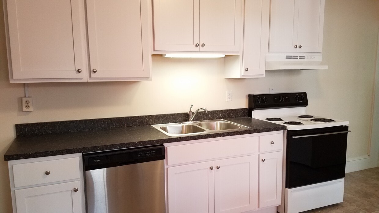 34 W Main St Unit Apt. 2, Ephrata, PA 17522 Room for Rent in Ephrata