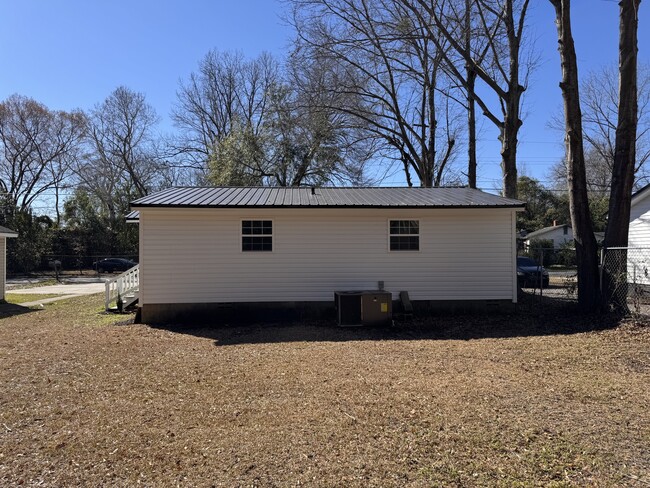 Building Photo - 109 W Roughfork St