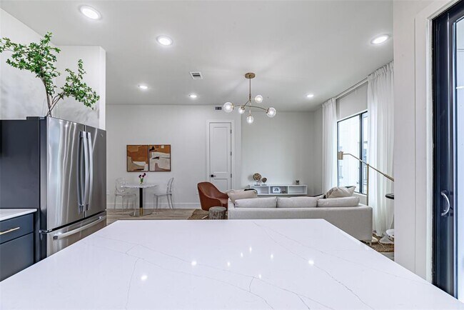 Building Photo - 4722 Old Spanish Trail