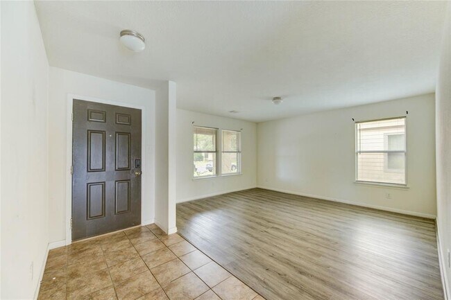 Building Photo - 16003 Peach Bluff Ln