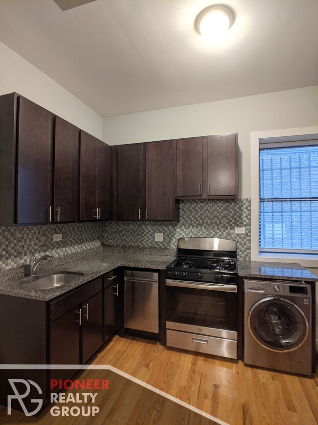 Foto del edificio - 647 W Oakdale Ave