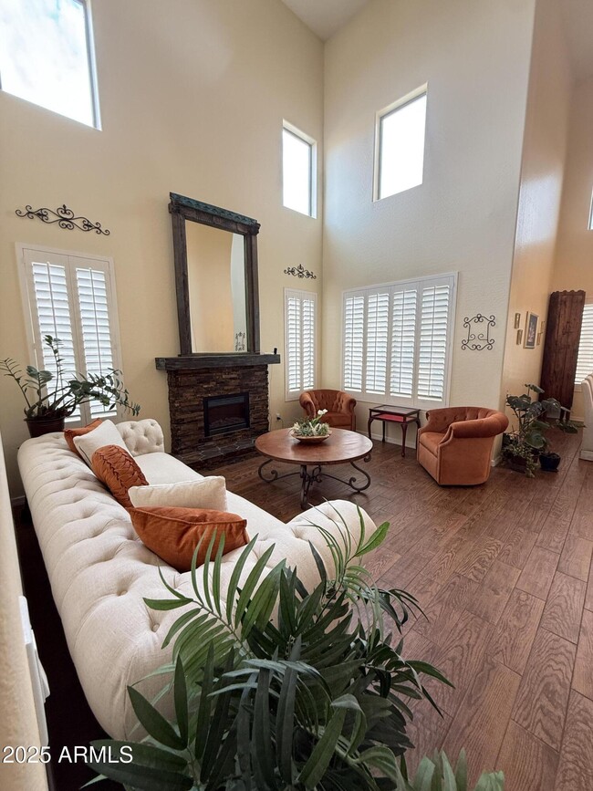 Foto del edificio - 2245 W Clearview Trail