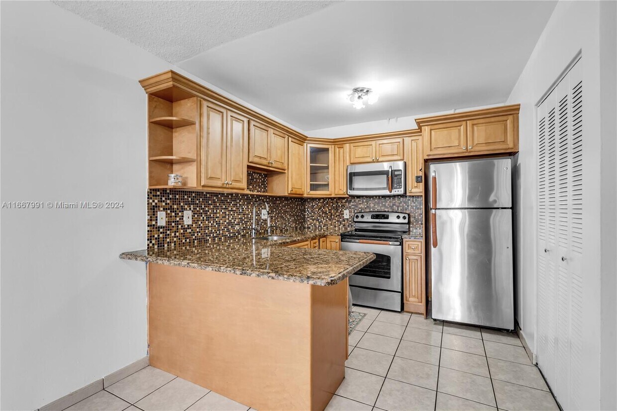 Primary Photo - 1750 W 56th St