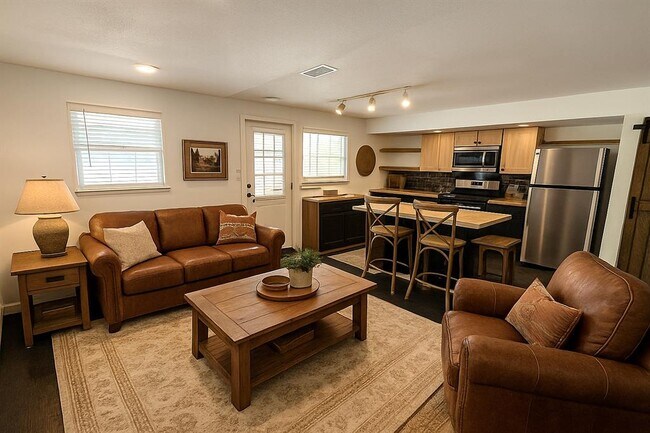 Building Photo - 1402 N Redondo Dr