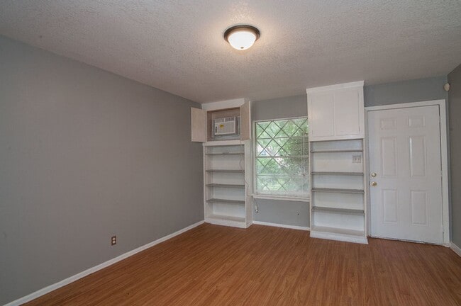 Foto del edificio - Cozy Remodeled House Near Downtown