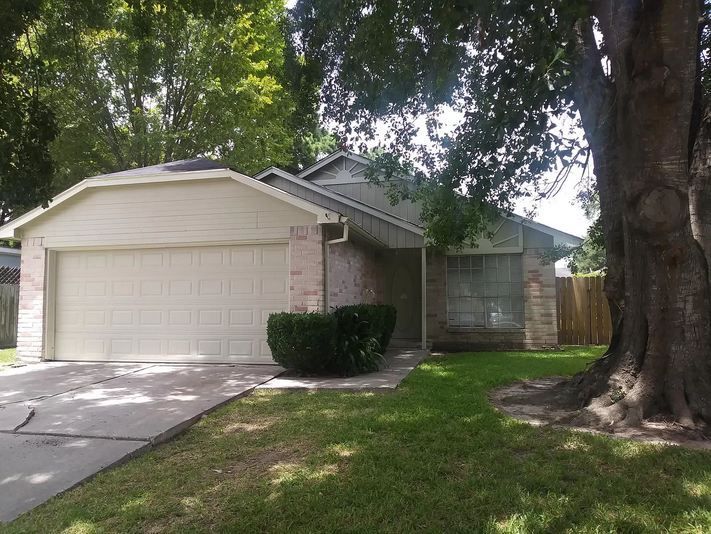 Primary Photo - 11111 Almond Grv, Humble, TX 77396