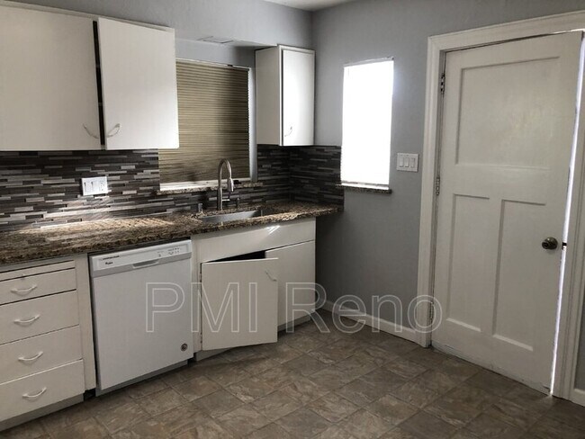 Foto del edificio - 589 Stewart St
