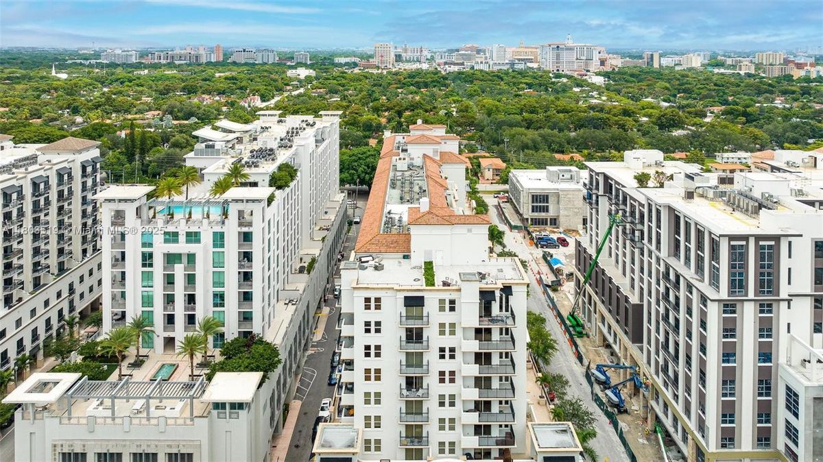 Foto principal - 4100 Salzedo St