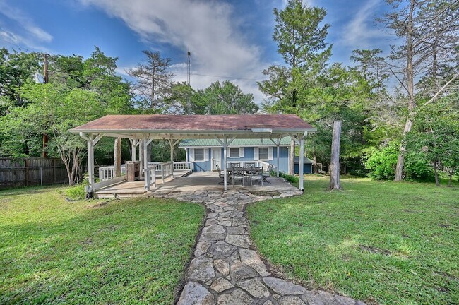 Foto del edificio - 9481 Lake Forest Cir