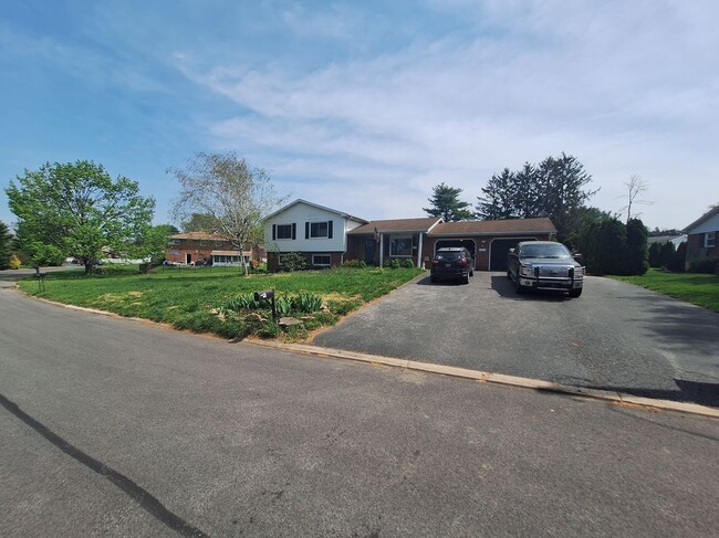 Foto del edificio - 2114 Huntington Rd